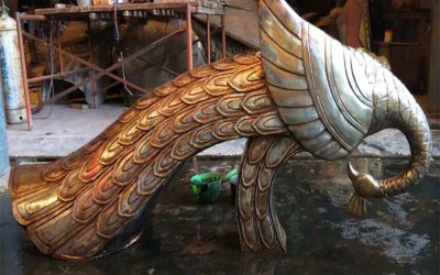 商場室內低頭的玻璃鋼美陳裝飾品孔雀雕塑