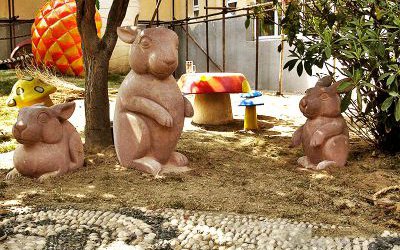 廣場(chǎng)庭院三只抽象玻璃鋼兔子雕塑