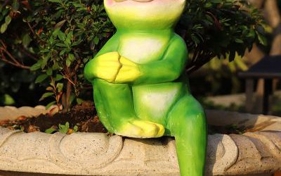 公園卡通彩繪玻璃鋼青蛙雕塑