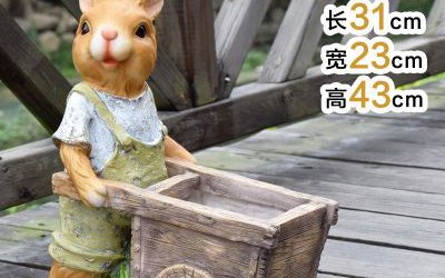 商業(yè)街擺放一只推車的玻璃鋼兔子雕塑