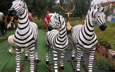 公園里擺放的玻璃鋼彩繪仿真動物斑馬雕塑