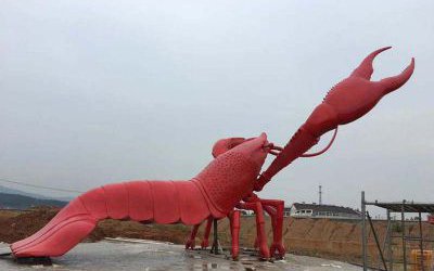 公園擺放的伸著鉗子的玻璃鋼創(chuàng)意小龍蝦雕塑