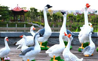 農場玻璃鋼仿真彩繪鵝雕塑