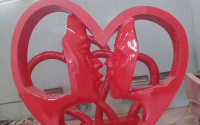 公園玻璃鋼抽象親吻愛心雕塑