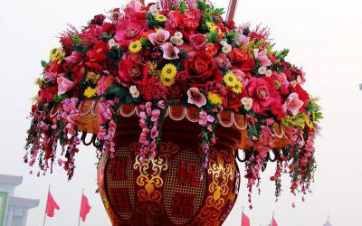 景區(qū)玻璃鋼彩繪仿真花朵大花籃雕塑