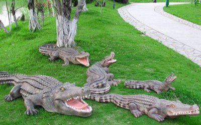 公園玻璃鋼仿真鱷魚雕塑
