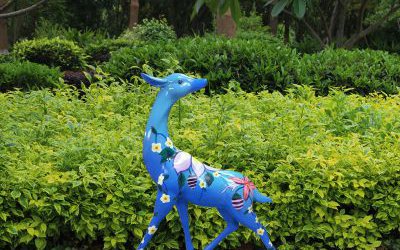 公園景區(qū)玻璃鋼藍色彩繪鹿雕塑