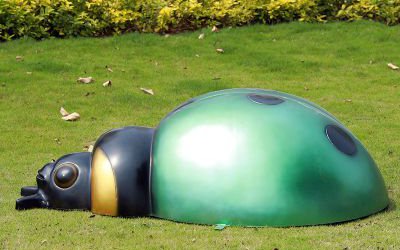 戶外草地玻璃鋼創(chuàng)意瓢蟲(chóng)雕塑