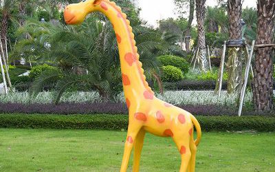 玻璃鋼彩繪卡通戶(hù)外園林景觀長(zhǎng)頸鹿雕塑
