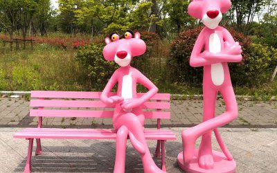 廣場(chǎng)創(chuàng)意有趣玻璃鋼粉紅豹雕塑