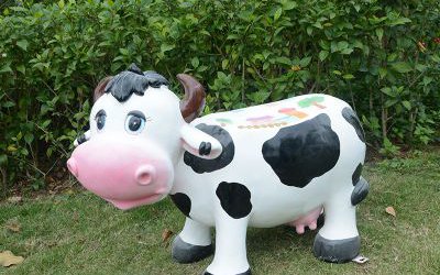 景區玻璃鋼卡通奶牛雕塑