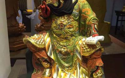 玻璃鋼彩繪客廳家居看書(shū)的關(guān)公雕塑