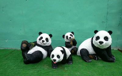 景區(qū)擺放的玻璃鋼仿真熊貓雕塑