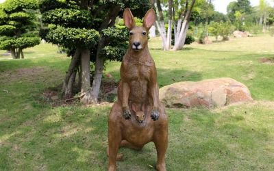 戶外園林玻璃鋼仿銅袋鼠雕塑