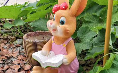 公園景區玻璃鋼卡通兔子雕塑