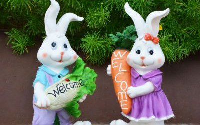 景區(qū)創(chuàng)意玻璃鋼卡通彩繪兔子雕塑