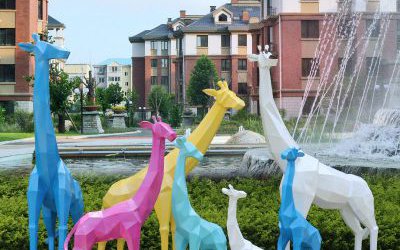 玻璃鋼彩繪五顏六色的戶(hù)外景觀動(dòng)物幾何長(zhǎng)頸鹿雕塑