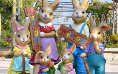 農(nóng)場擺放的玻璃鋼彩繪兔子雕塑