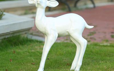 戶外景區玻璃鋼樹脂卡通白色鹿雕塑