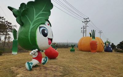 農(nóng)場大型創(chuàng)意玻璃鋼卡通蔬菜公仔雕塑