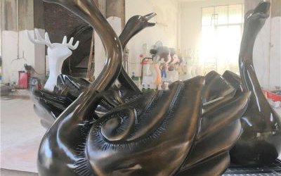 小區(qū)別墅玻璃鋼仿銅創(chuàng)意天鵝雕塑