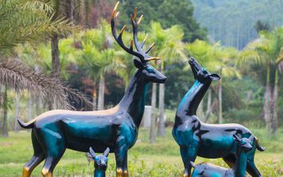 戶外景區(qū)創(chuàng)意玻璃鋼彩繪大型景觀裝飾品擺件梅花鹿雕塑