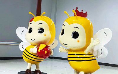 兒童學校操場創意戴王冠玻璃鋼卡通蜜蜂雕塑
