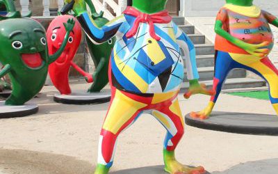 商場玻璃鋼彩繪青蛙雕塑