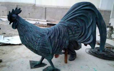 農場花園擺放的玻璃鋼仿銅雞雕塑