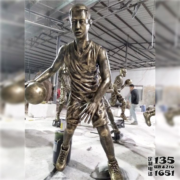 景區(qū)景觀擺放打籃球玻璃鋼仿銅運動人物雕塑 景區(qū)景觀擺放打籃球玻璃鋼仿銅運動人物雕塑