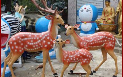 公園景區玻璃鋼彩繪創意一家三口梅花鹿雕塑