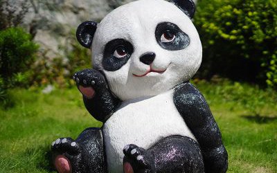 商店景區別墅卡通舉手打招呼熊貓玻璃鋼雕塑