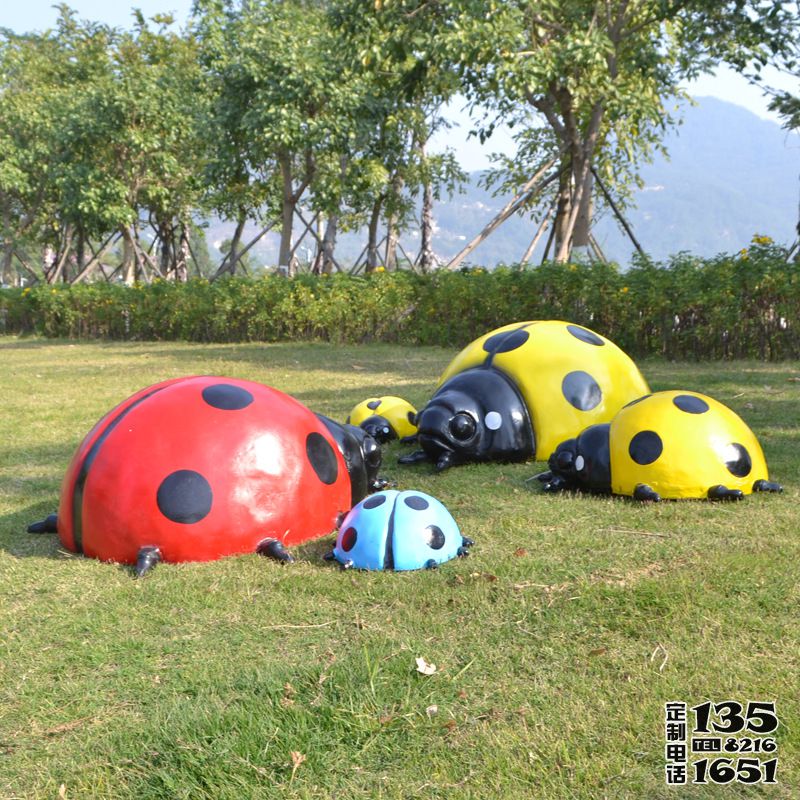 園林里擺放的玻璃鋼卡通仿真動(dòng)物七星瓢蟲雕塑 園林里擺放的玻璃鋼卡通仿真動(dòng)物七星瓢蟲雕塑