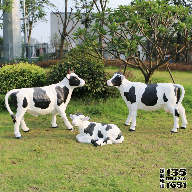 農場玻璃鋼仿真動物牛雕塑 農場玻璃鋼仿真動物牛雕塑
