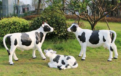 農(nóng)場玻璃鋼仿真動物牛雕塑