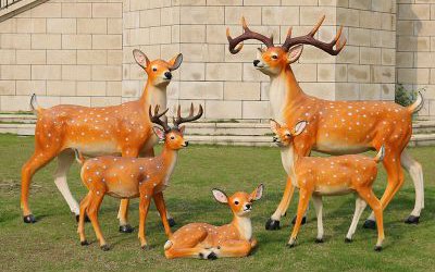 公園景區玻璃鋼彩繪仿真動物梅花鹿雕塑