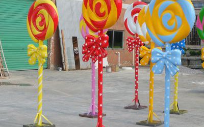 公園大型蝴蝶結玻璃鋼彩繪棒棒糖雕塑