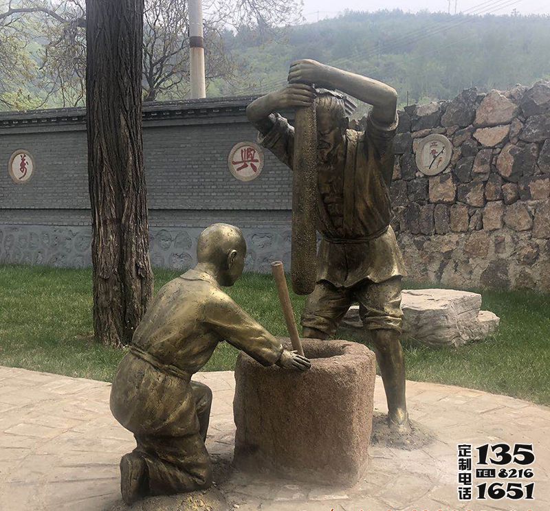 民俗文化城市街邊玻璃鋼仿銅人物打糍粑雕塑 民俗文化城市街邊玻璃鋼仿銅人物打糍粑雕塑