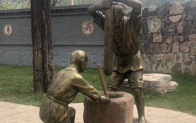 民俗文化城市街邊玻璃鋼仿銅人物打糍粑雕塑