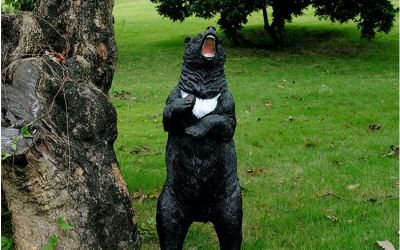 森林廣場擺放咆哮仿真黑色玻璃鋼熊雕塑