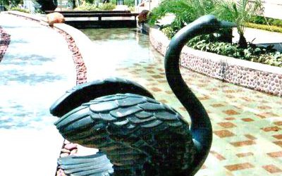 酒店噴泉邊玻璃鋼仿銅天鵝雕塑