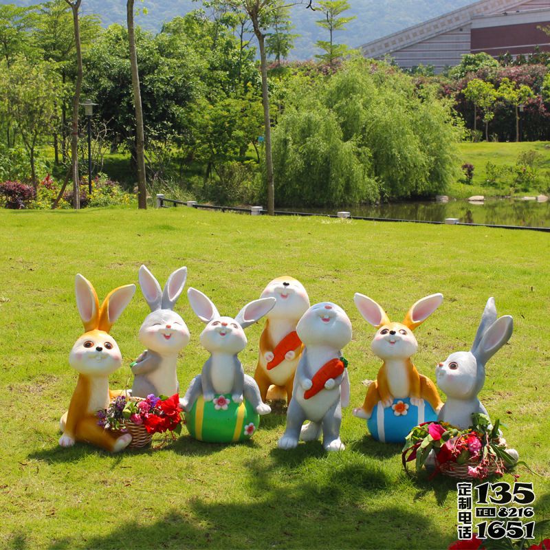 公園綠地玻璃鋼卡通兔子雕塑 公園綠地玻璃鋼卡通兔子雕塑