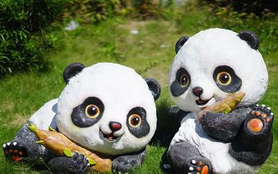 戶外花園草坪卡通熊貓玻璃鋼雕塑